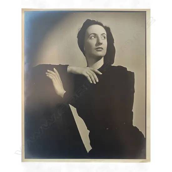 Unidentified photographer - Portrait of woman,